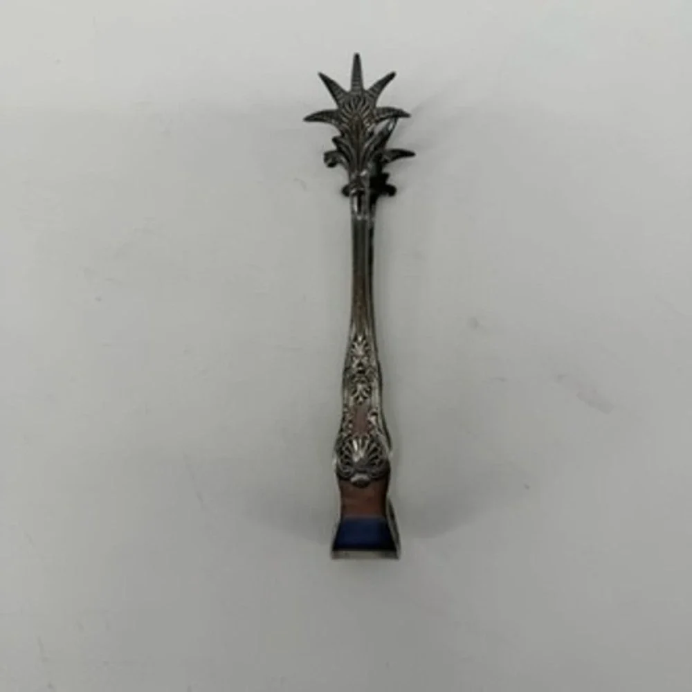 I Freeman & Son Silver Plate Ice Tongs Made in England Shell Claw Vintage 6.25in